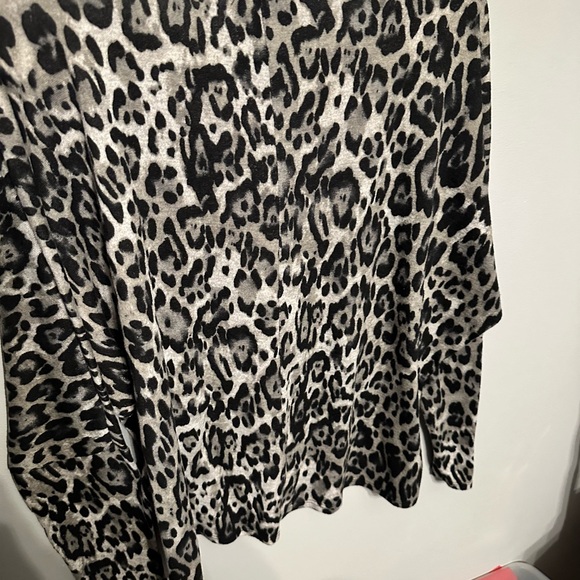 Fortune+Ivy Light Leopard Sweater L - Picture 2 of 4